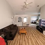 2 Private Rooms In A Quiet Neighborhood Can Book Up To 4 People