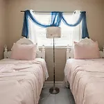 Modern 3Bedroom 2 Bathroom Home Near Universal