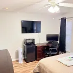 2 Private Rooms In A Quiet Neighborhood Can Book Up To 4 People