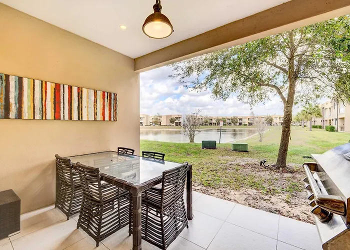 Modern Townhome With Patio And Grill Less Than 2 Mi To Disney!