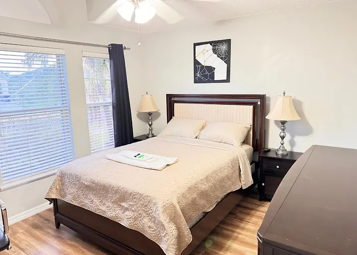 2 Private Rooms In A Quiet Neighborhood Can Book Up To 4 People