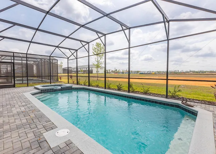 Spacious 8-Bedroom Home In Clermont