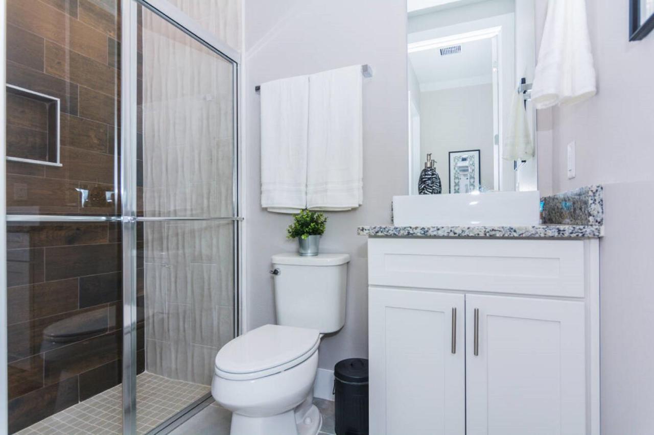 Stunning Five Suites Townhouse With Summer Kitchen At Summerville 2668