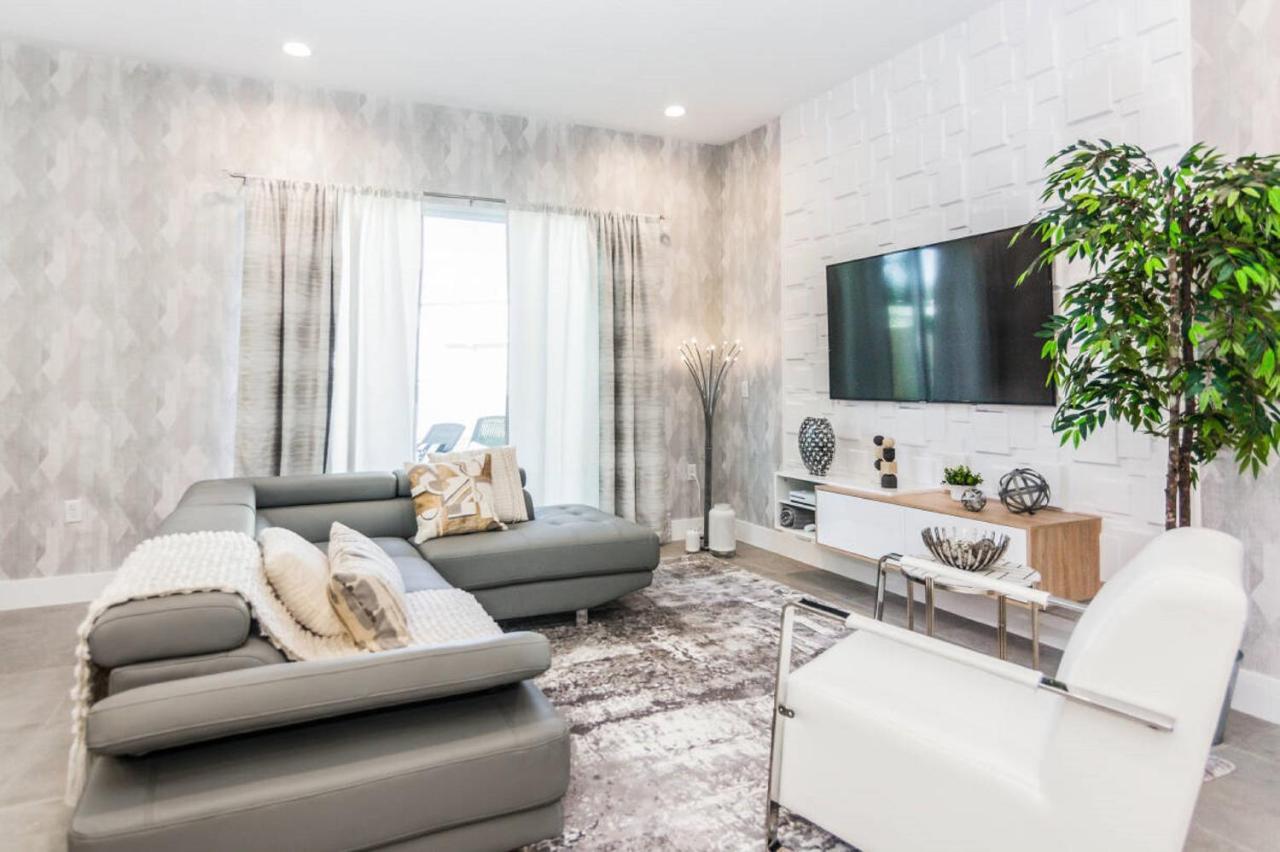 Stunning Five Suites Townhouse With Summer Kitchen At Summerville 2668 Holiday home Orlando