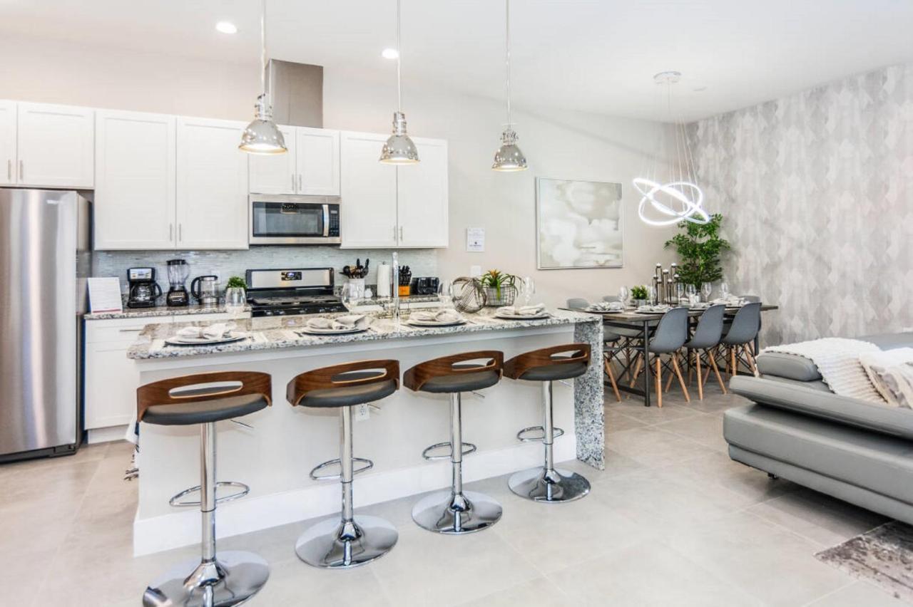 Stunning Five Suites Townhouse With Summer Kitchen At Summerville 2668 * Orlando