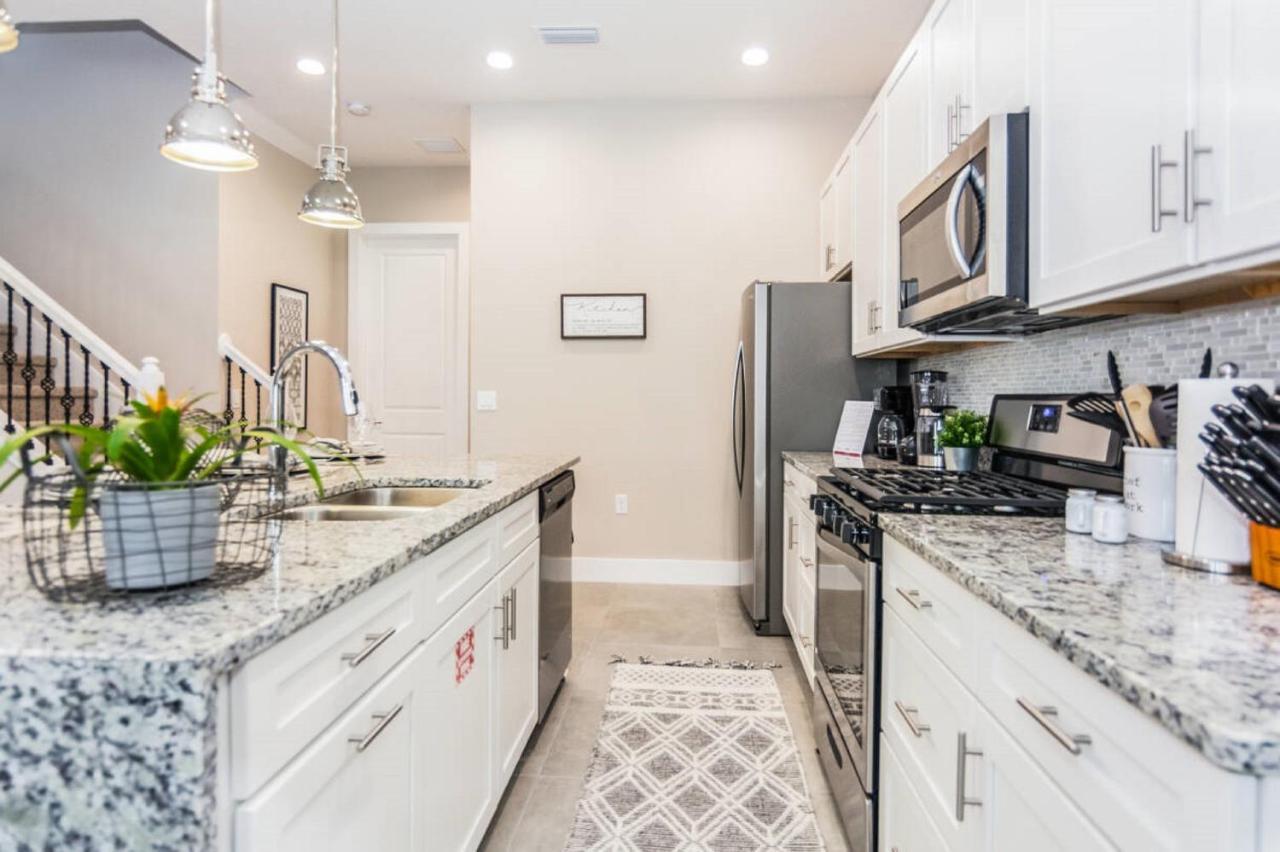 Stunning Five Suites Townhouse With Summer Kitchen At Summerville 2668 Holiday home *