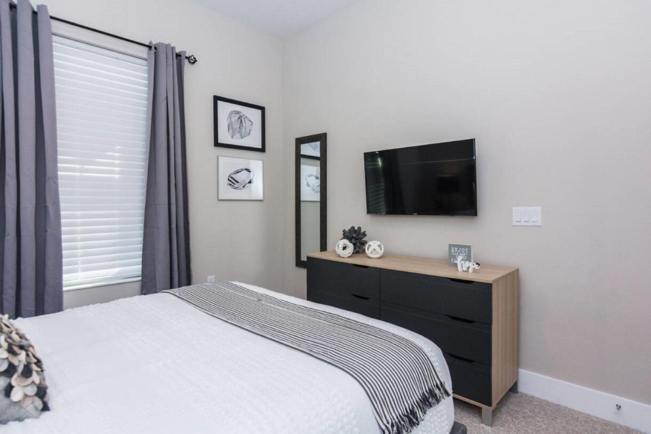 Stunning Five Suites Townhouse With Summer Kitchen At Summerville 2668 Holiday home *