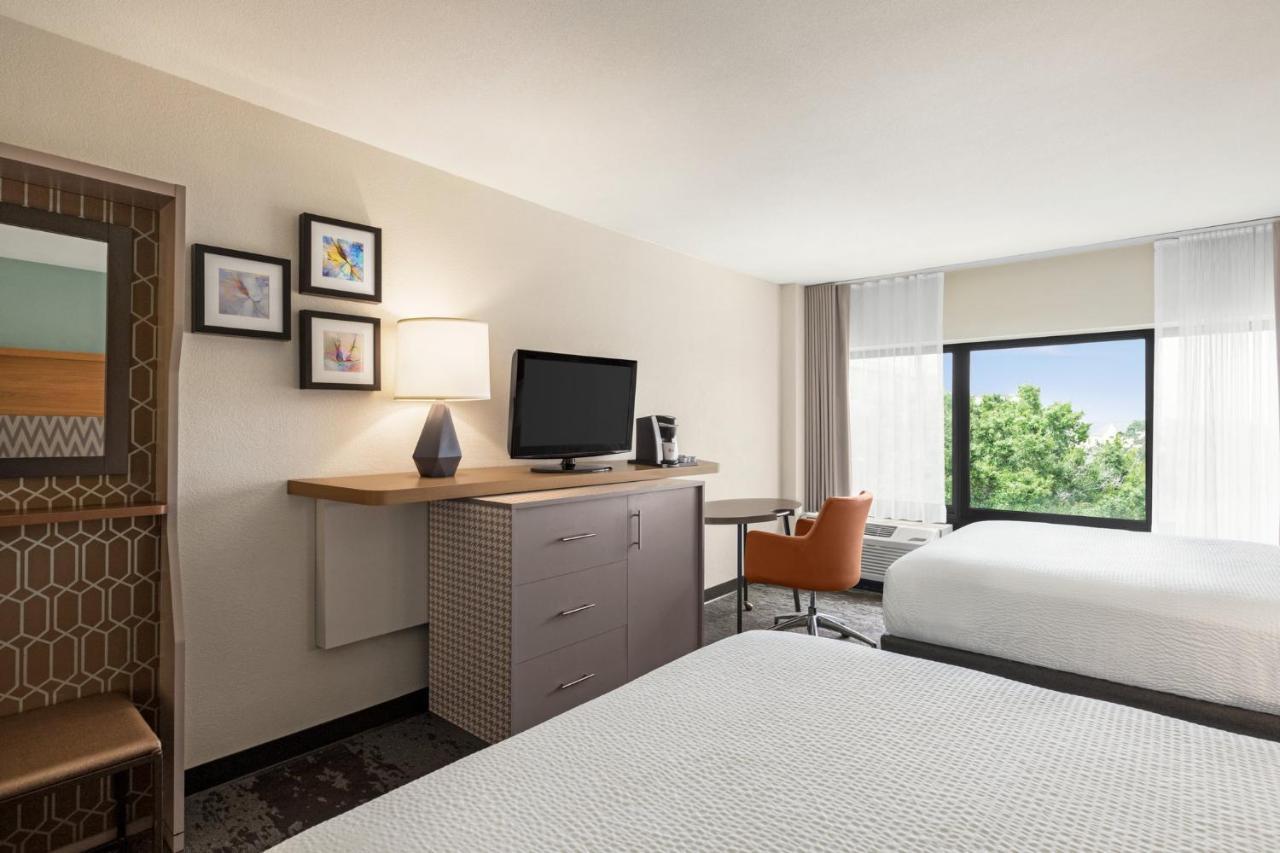 Holiday International Airport By Ihg Hotel 3*
