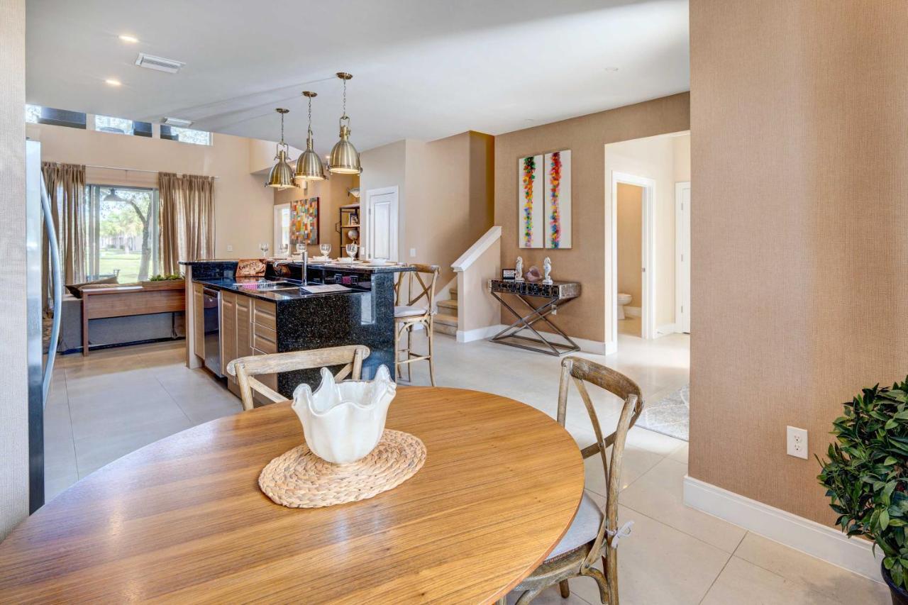 Holiday home Modern Townhome With Patio And Grill Less Than 2 Mi To Disney! *