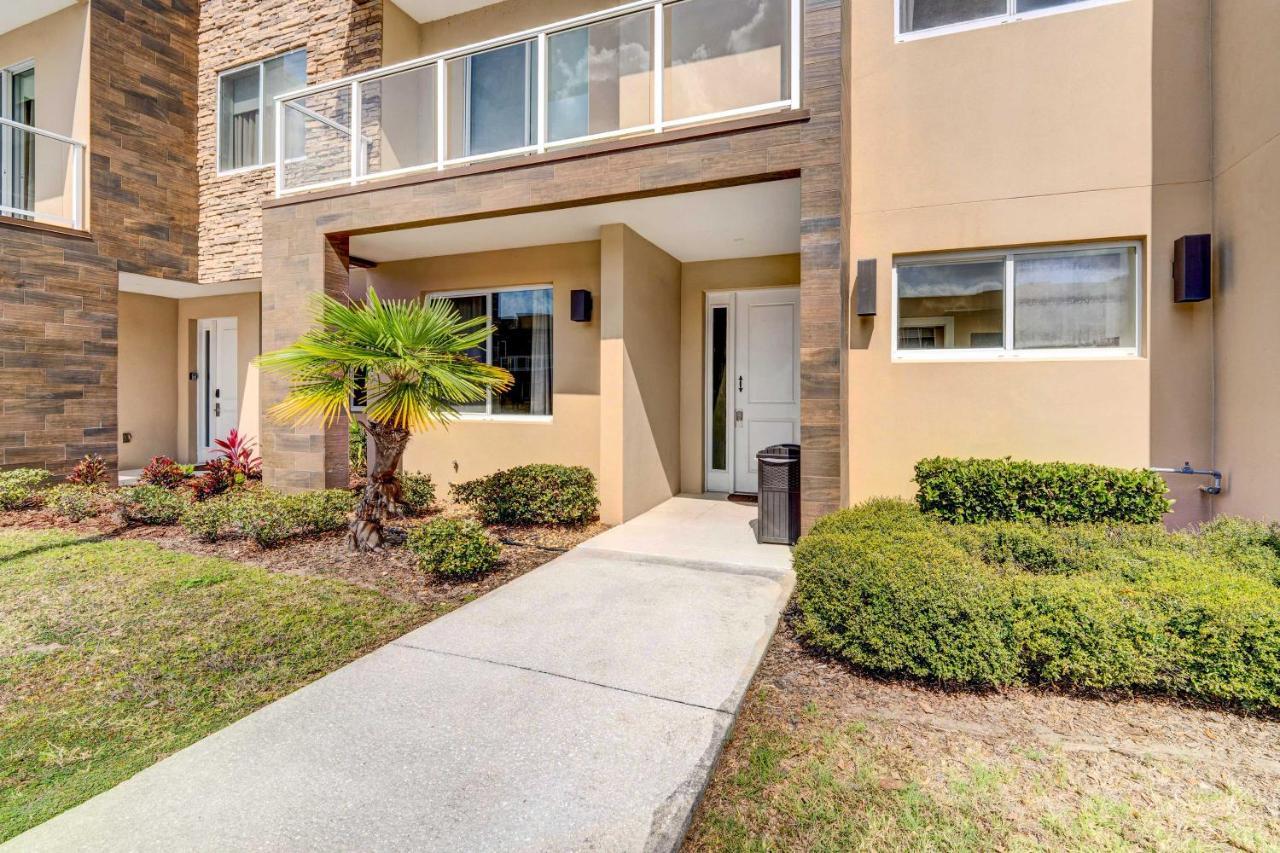 Modern Townhome With Patio And Grill Less Than 2 Mi To Disney! Holiday home