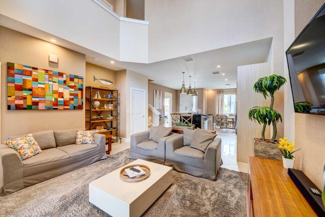Modern Townhome With Patio And Grill Less Than 2 Mi To Disney!