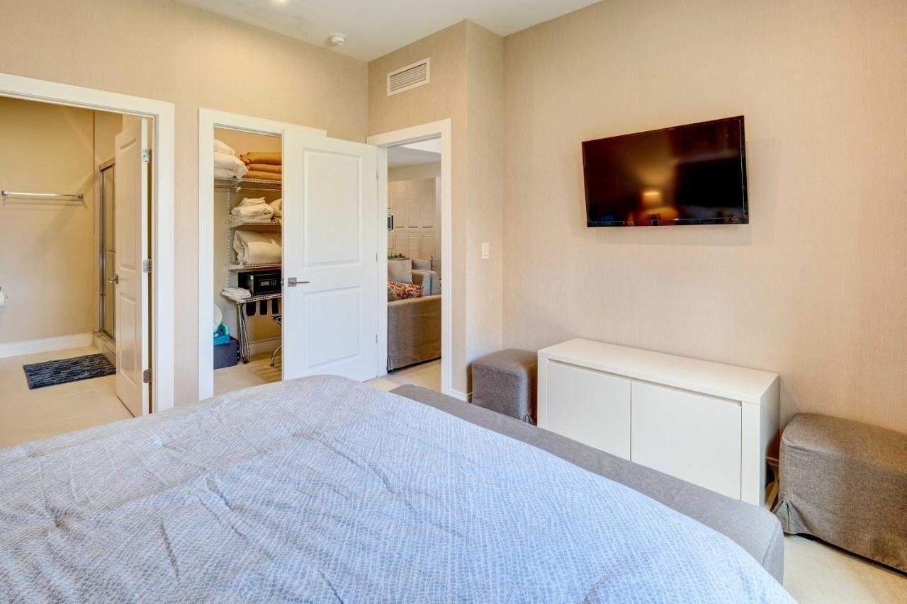 Modern Townhome With Patio And Grill Less Than 2 Mi To Disney! Holiday home