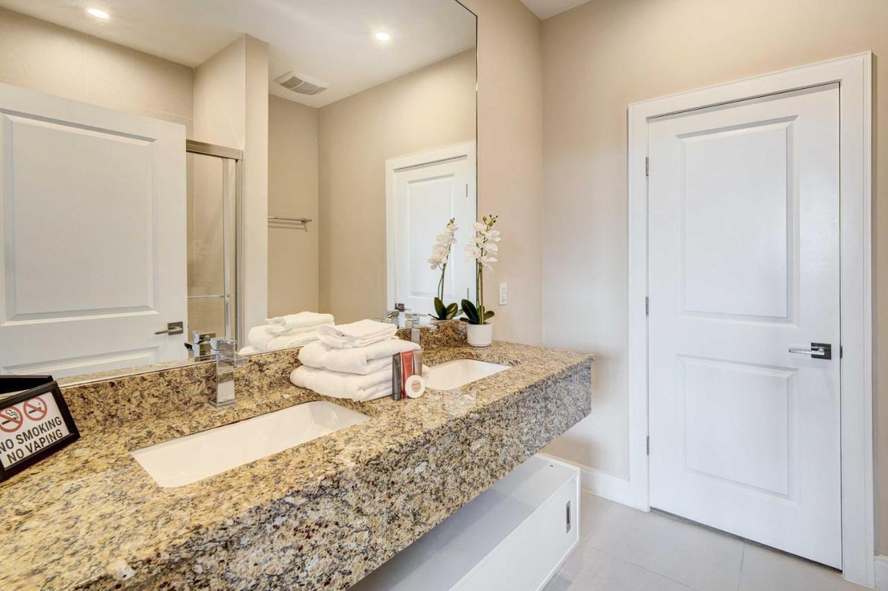 Modern Townhome With Patio And Grill Less Than 2 Mi To Disney! *