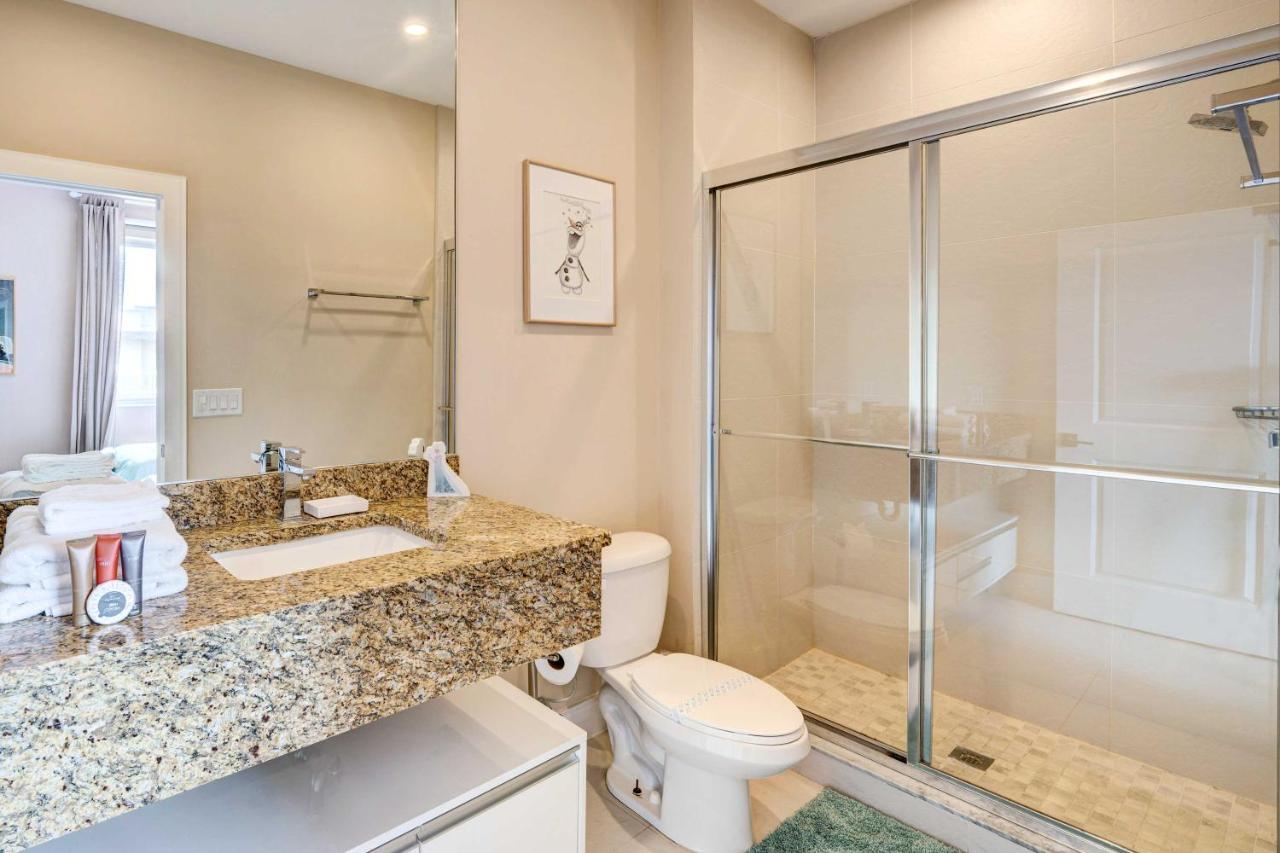 Holiday home Modern Townhome With Patio And Grill Less Than 2 Mi To Disney! Four Corners