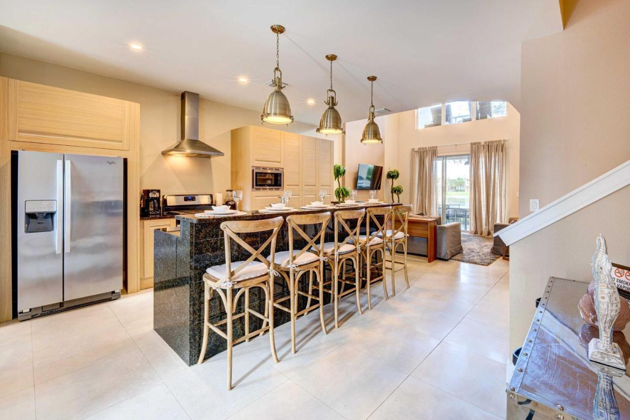 Modern Townhome With Patio And Grill Less Than 2 Mi To Disney!