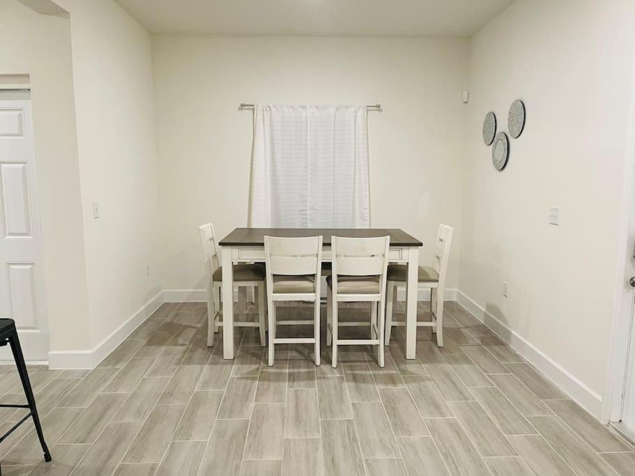 Villa 3bd/3bth Near Downtown *