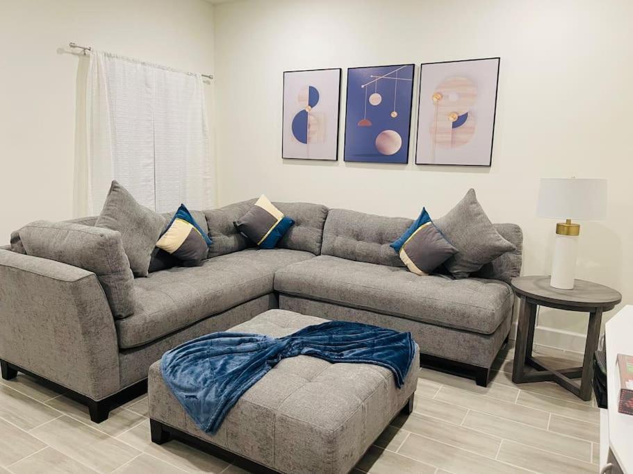 3bd/3bth Near Downtown Villa *