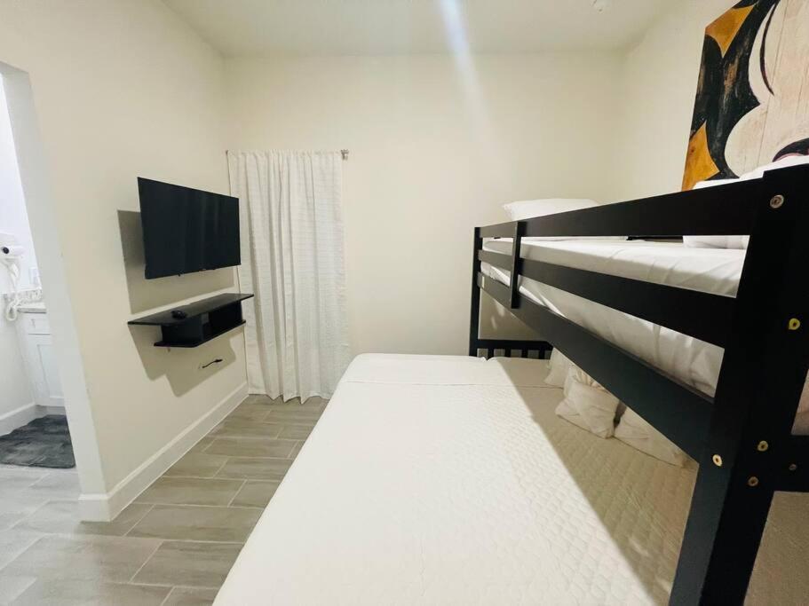 3bd/3bth Near Downtown Villa *
