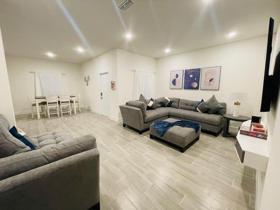Villa 3bd/3bth Near Downtown