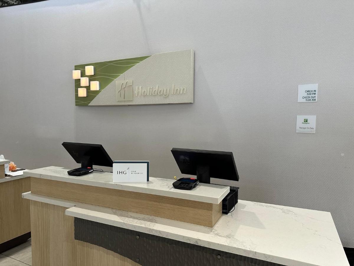 Hotel Holiday International Airport By Ihg 3*
