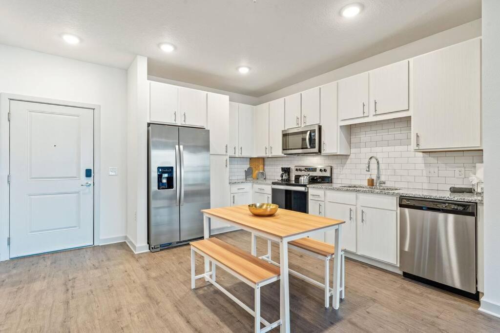 Complete Tranquil 10 Min To Parks Allows Pets, Resort-style Amenities Apartment Orlando
