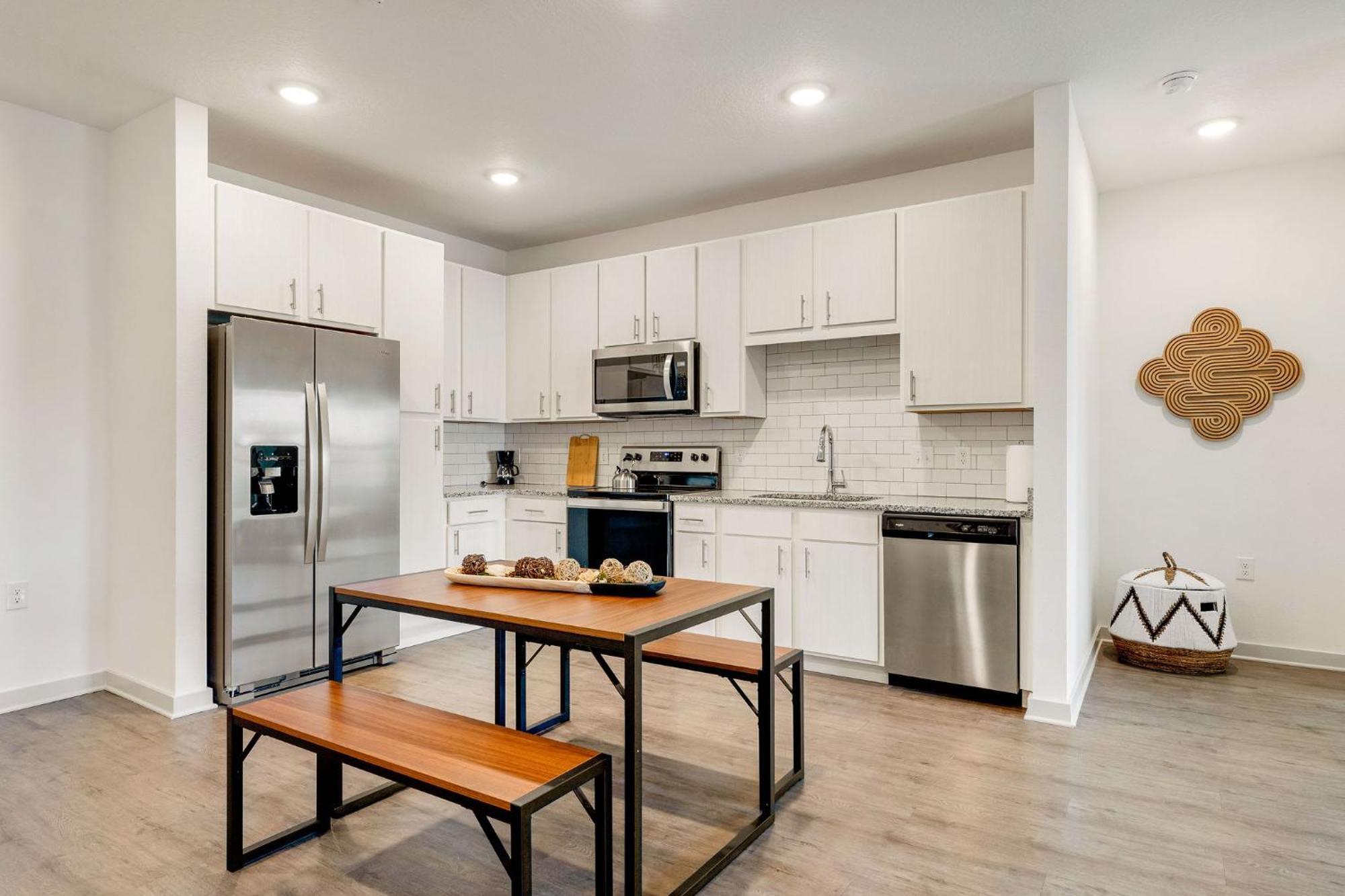 Complete Cozy 2bed 10 Min To Parks Allows Pet, Resort-style Amenities Orlando