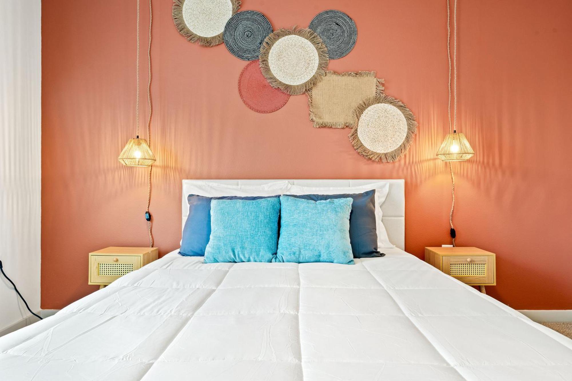 Complete Vibrant 10 Min To Parks Pet-friendly Resort-style Amenities Orlando