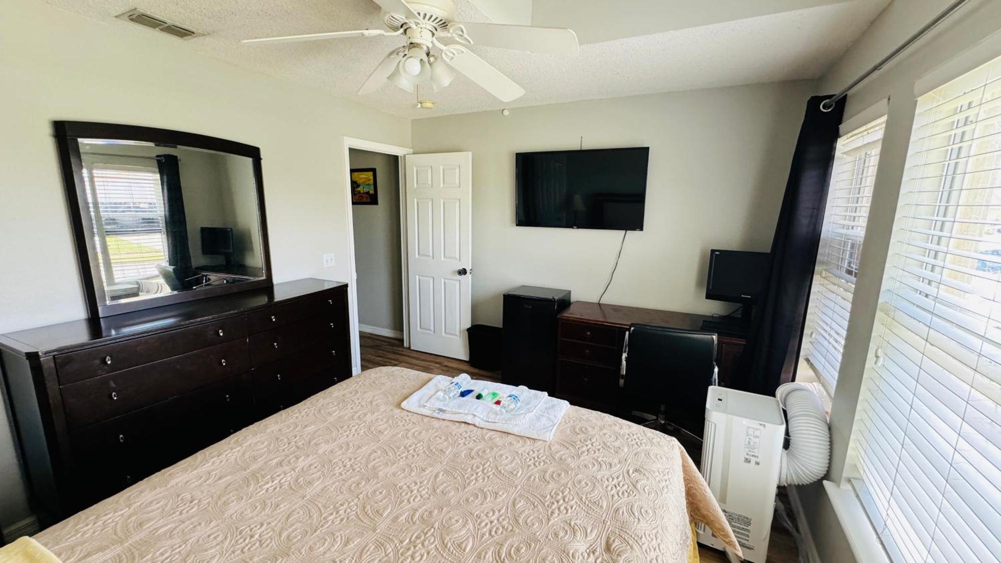 2 Private In A Quiet Neighborhood Book Up To 4 People *
