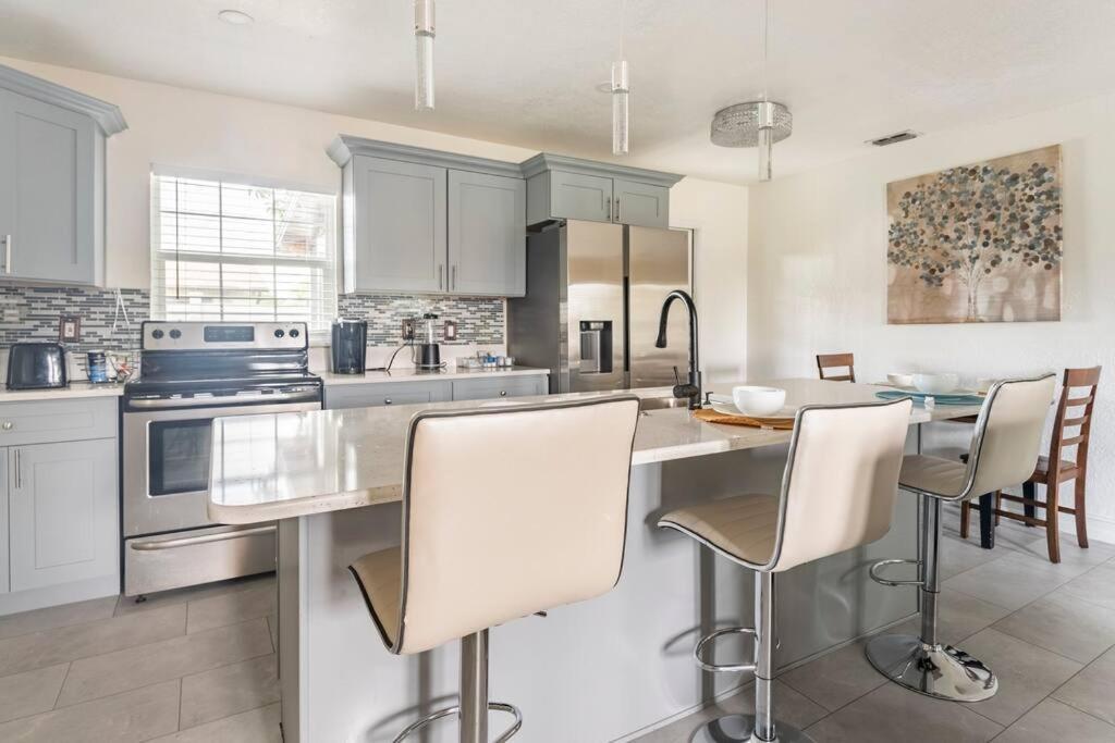 Modern 3bedroom 2 Bathroom Near Universal Holiday home