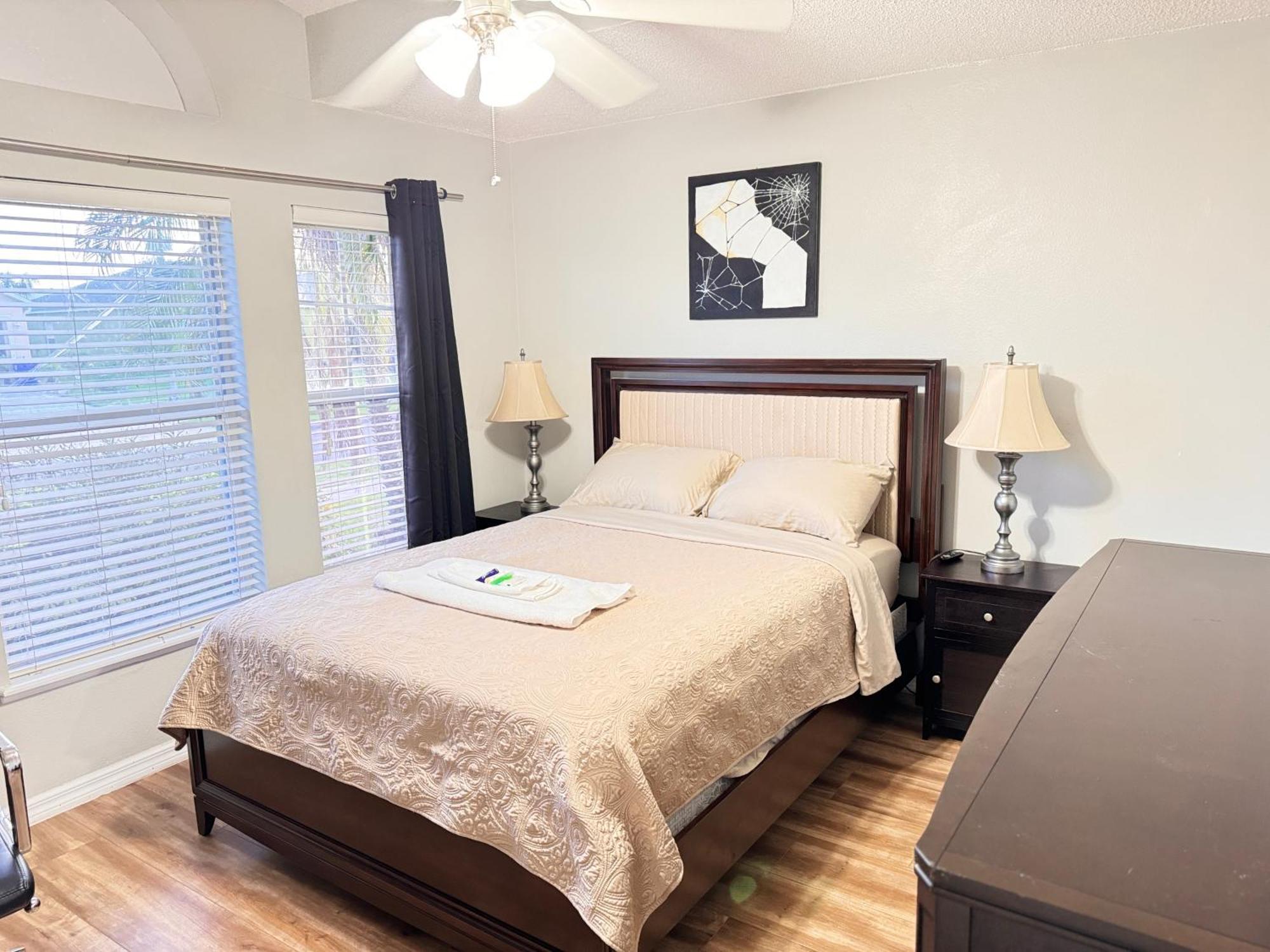2 Private In A Quiet Neighborhood Book Up To 4 People