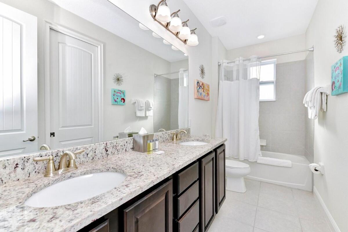 Encore 5 Bedroom & Private Pool For 12 Guests 15 Minutes Away From Parks * Orlando