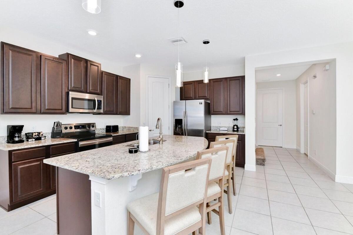 Encore 5 Bedroom & Private Pool For 12 Guests 15 Minutes Away From Parks *