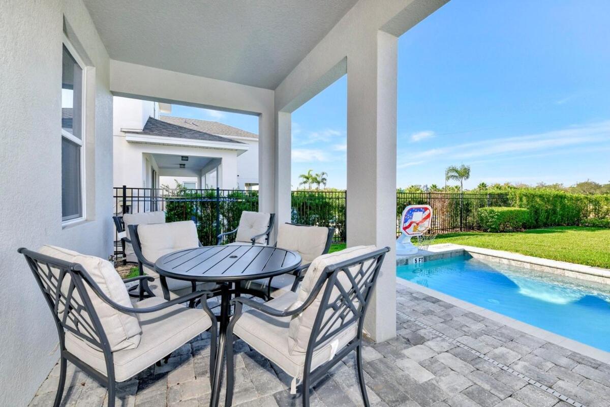Encore 5 Bedroom & Private Pool For 12 Guests 15 Minutes Away From Parks Holiday home