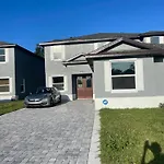 Cozy Room Close To Airport And All Major Attractions