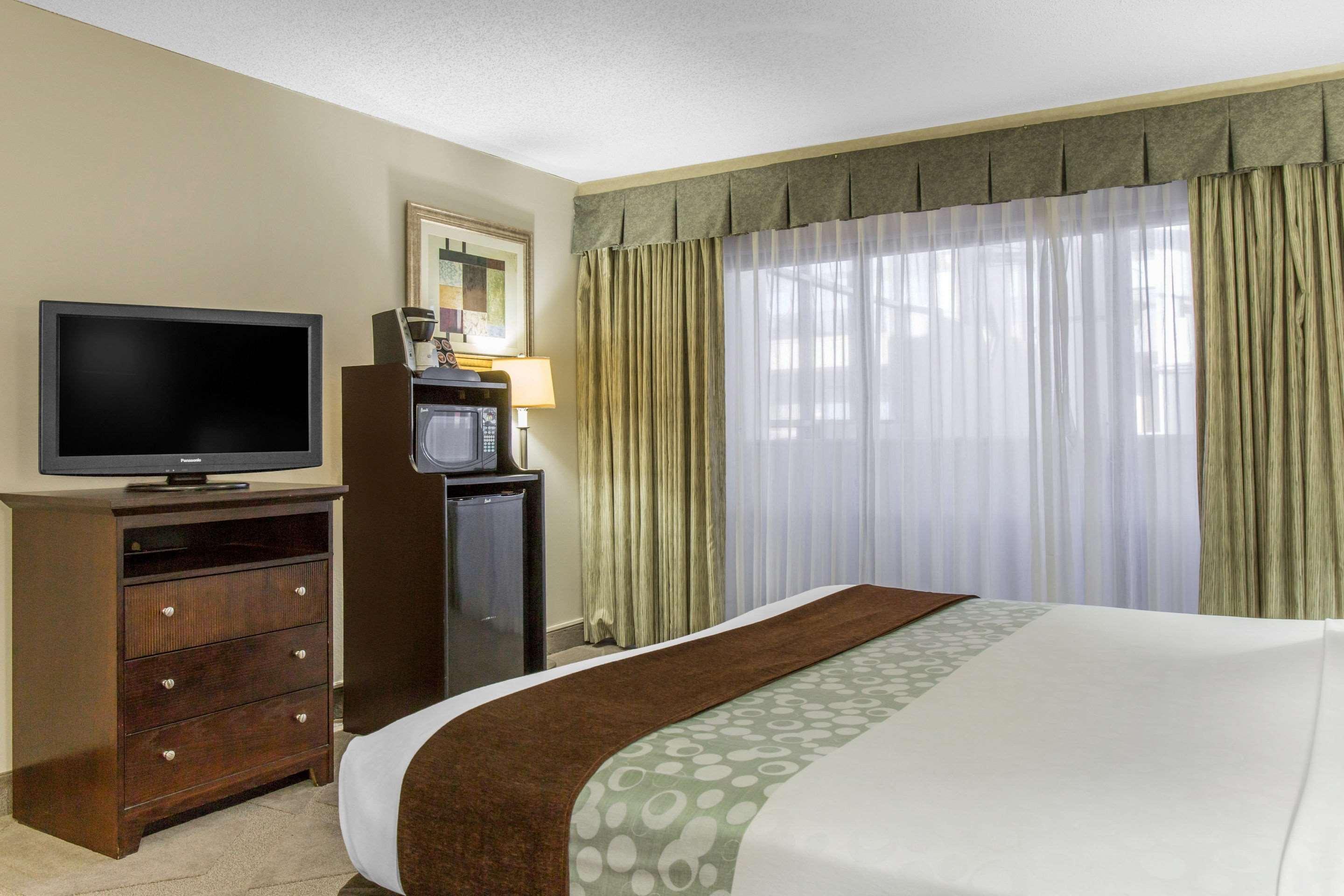 Clarion International Airport Hotel 3*