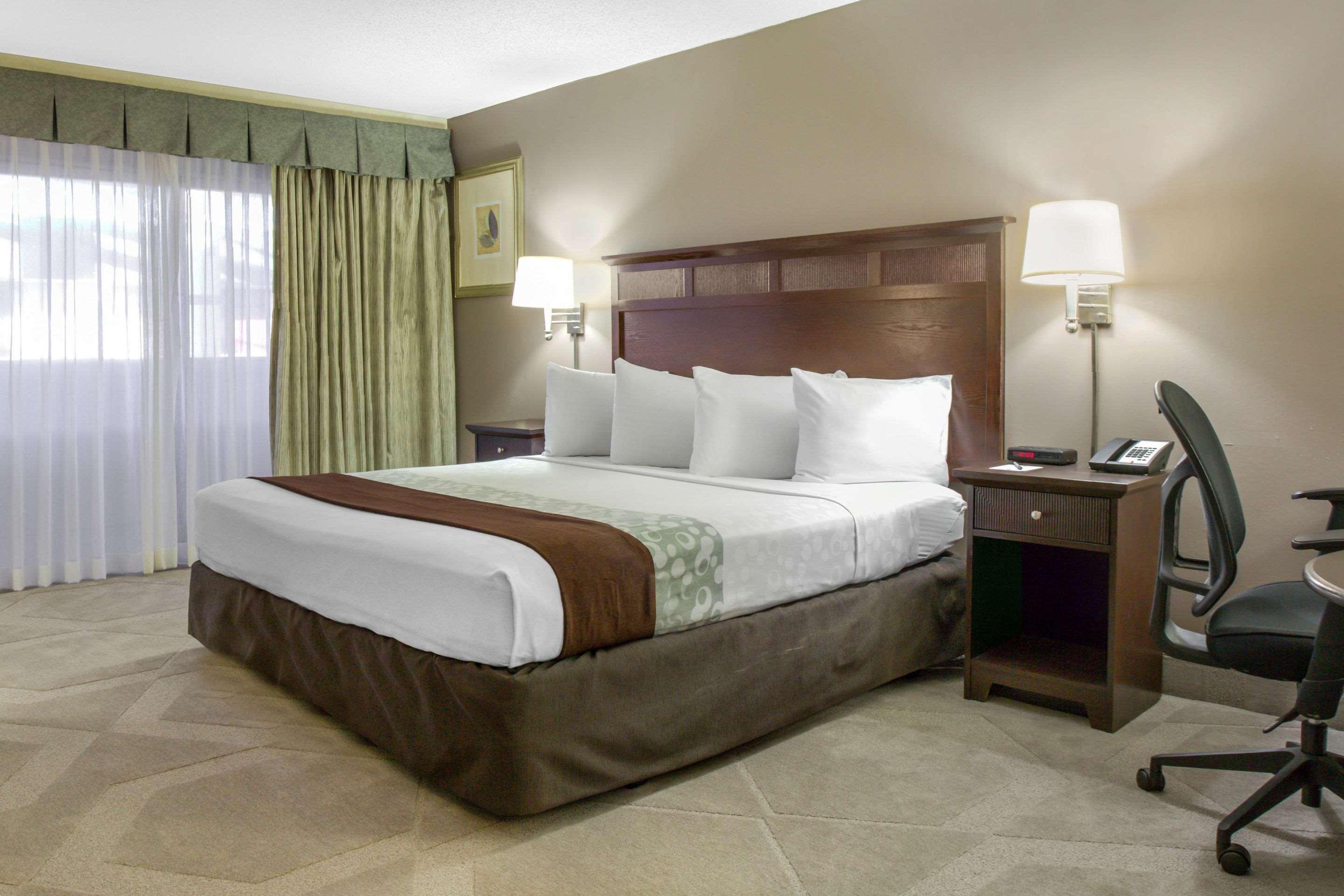 Clarion International Airport Hotel