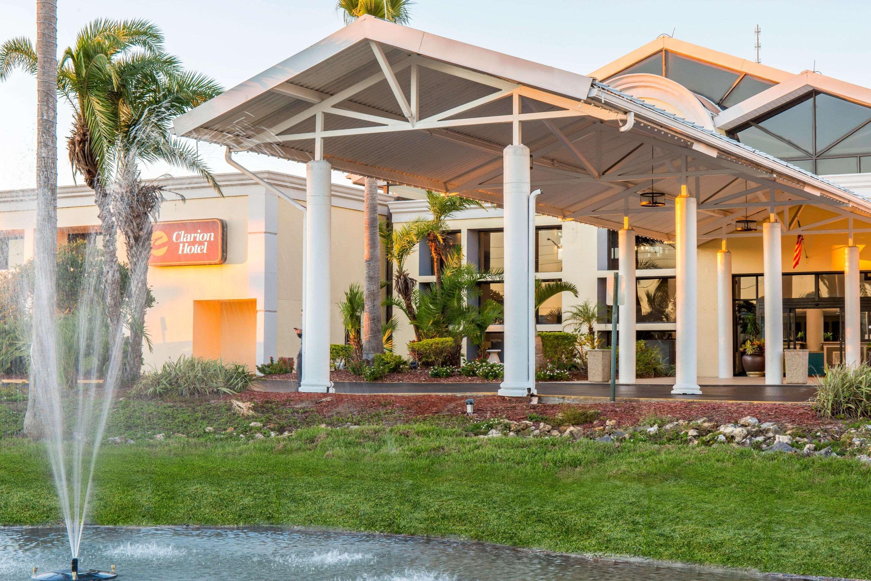 Clarion International Airport 3*