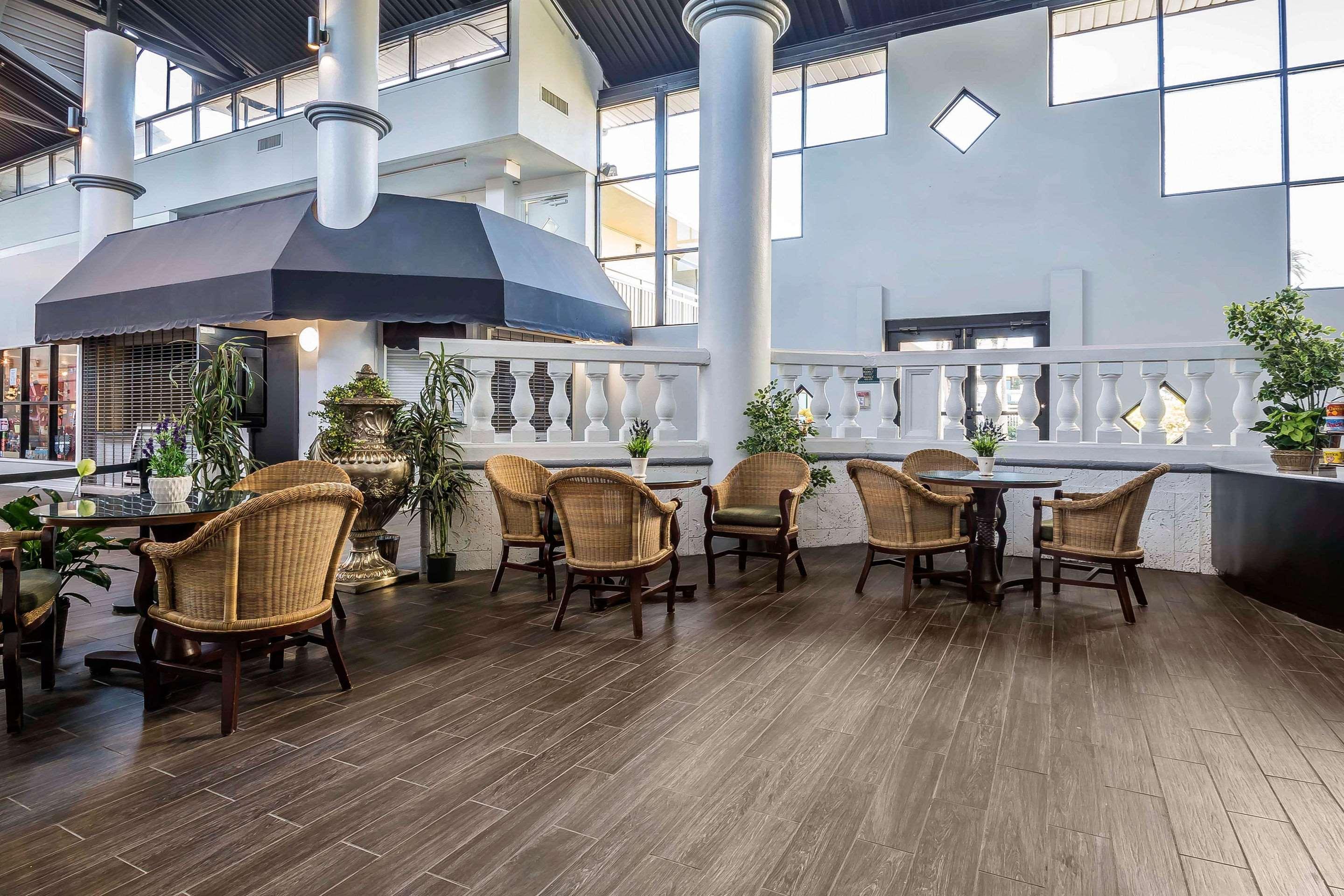 Clarion International Airport Hotel