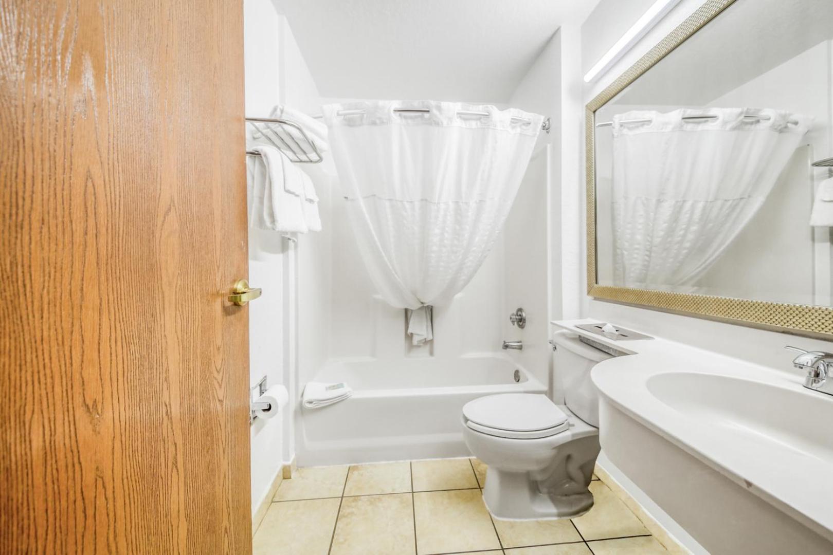 Hotel Baymont By Wyndham Orlando-international Dr-universal Blvd