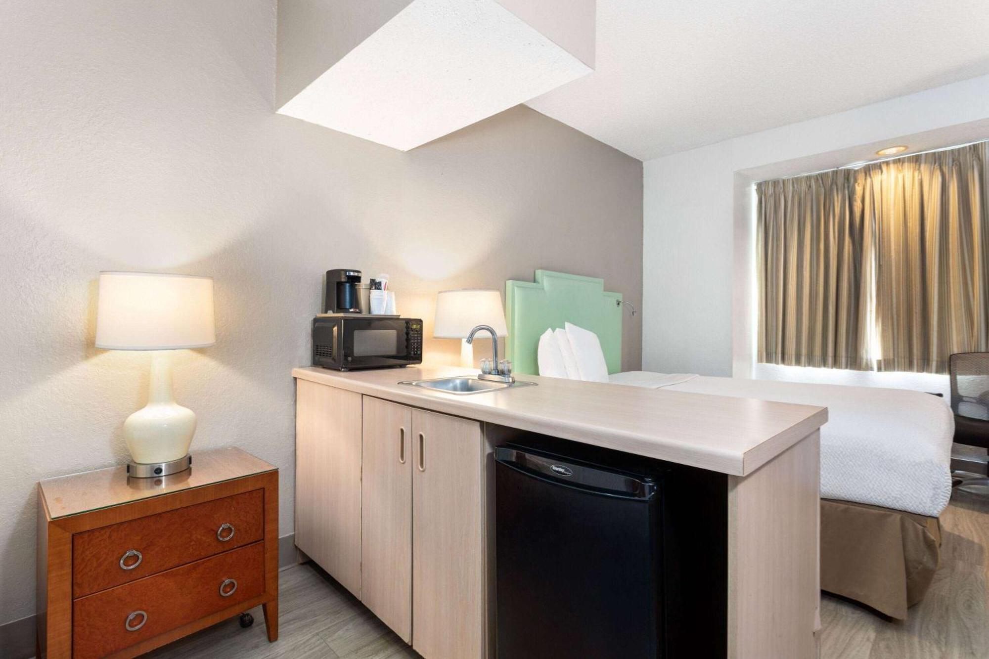 Baymont By Wyndham Orlando-international Dr-universal Blvd 2* Orlando