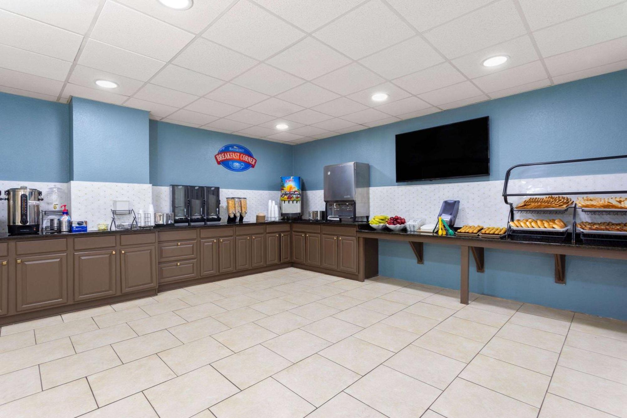 Baymont By Wyndham Orlando-international Dr-universal Blvd Hotel
