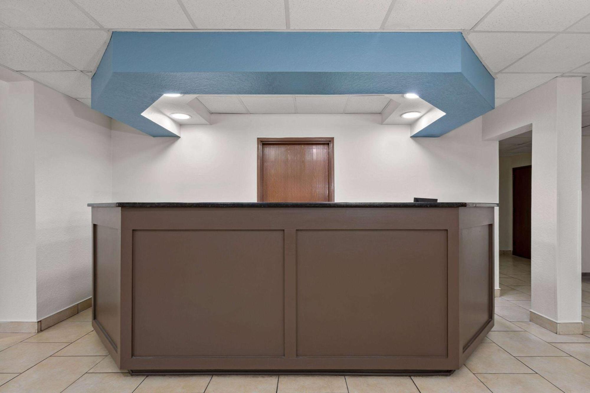 Hotel Baymont By Wyndham Orlando-international Dr-universal Blvd