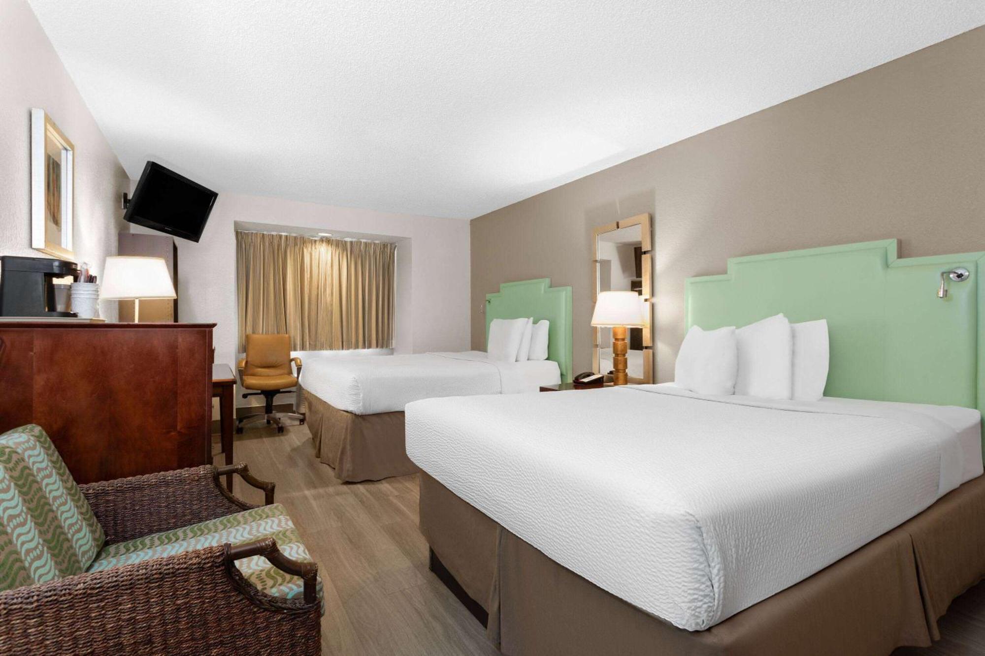 Hotel Baymont By Wyndham Orlando-international Dr-universal Blvd 2*