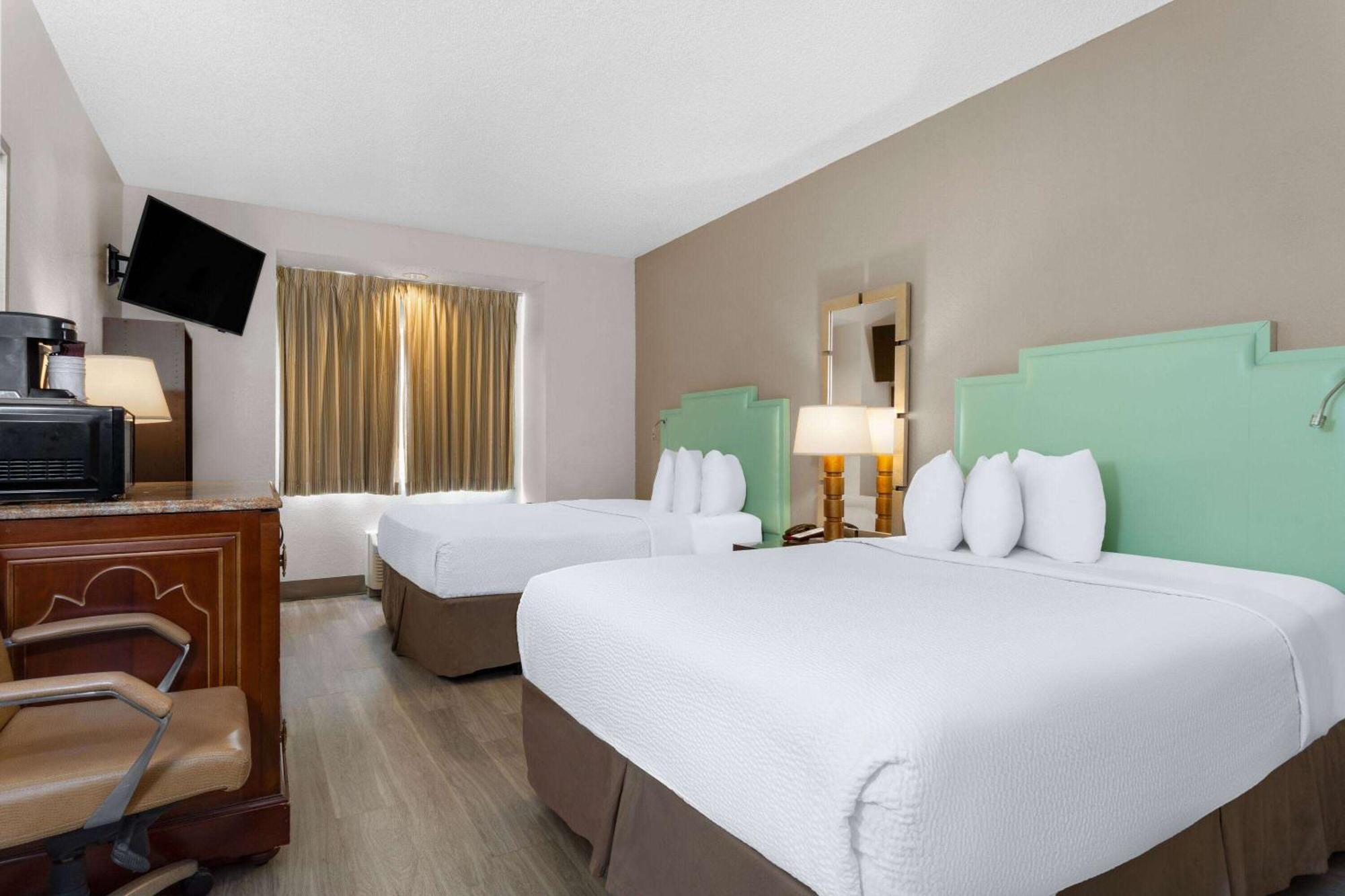 Hotel Baymont By Wyndham Orlando-international Dr-universal Blvd