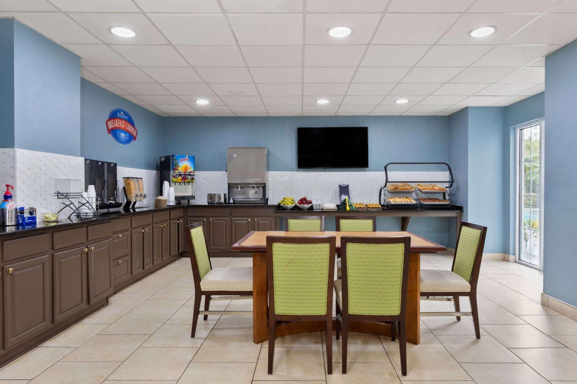 Baymont By Wyndham Orlando-international Dr-universal Blvd Hotel 2*