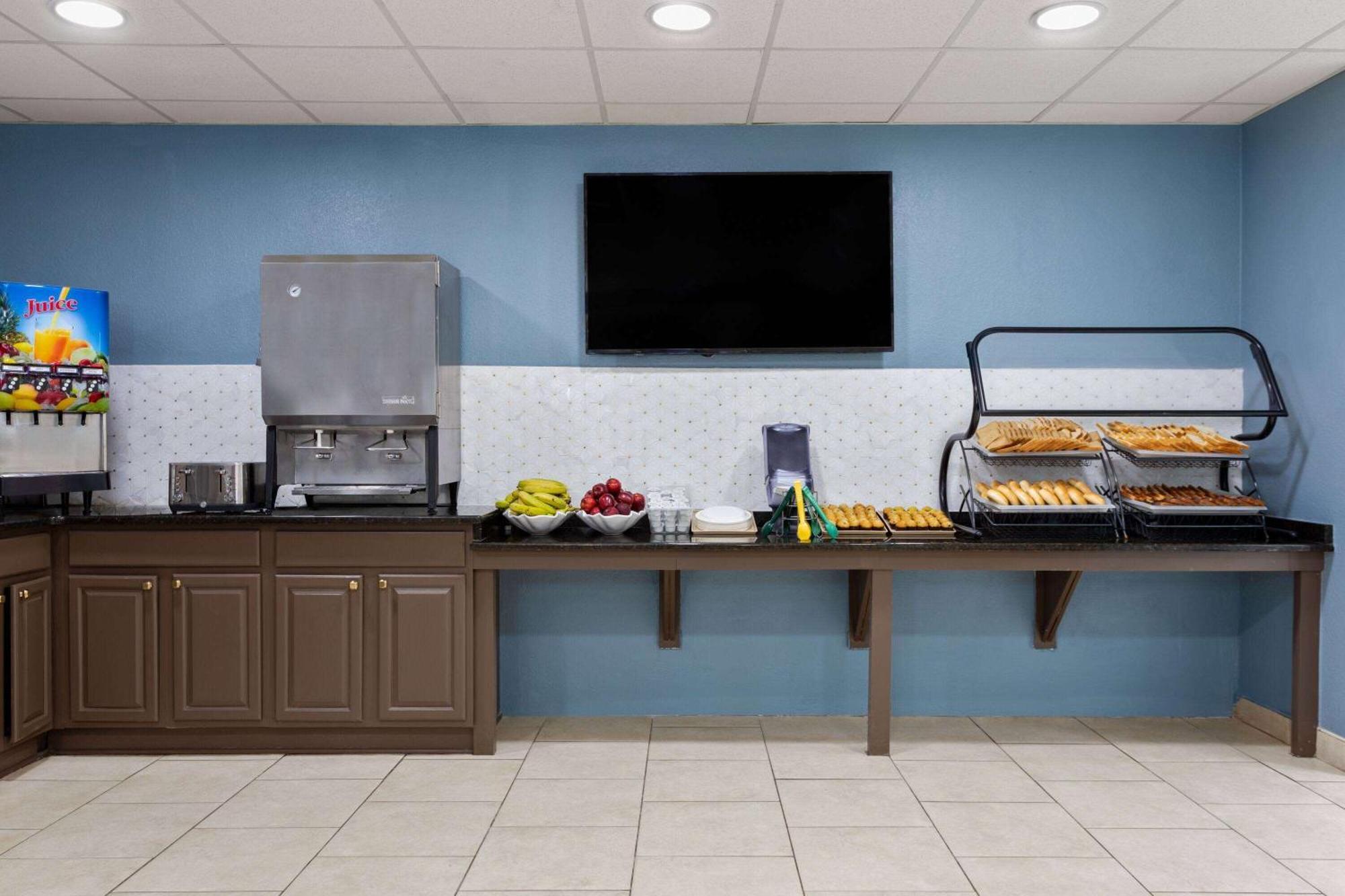 Baymont By Wyndham Orlando-international Dr-universal Blvd Hotel