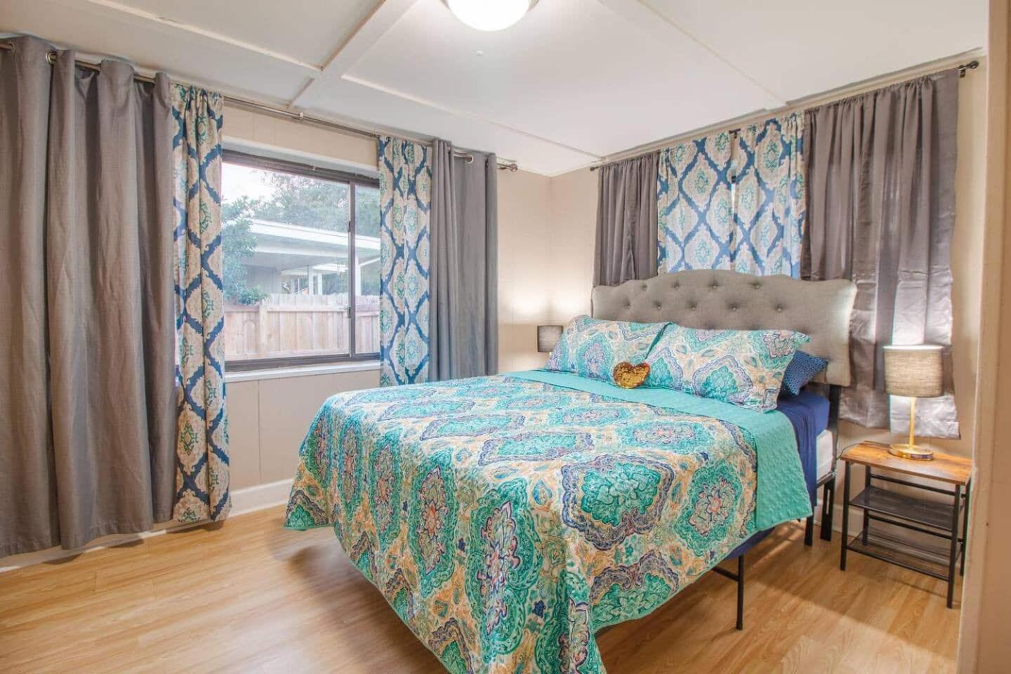 6Br Near Downtown Pets Ok Fast Wifi! Holiday home *