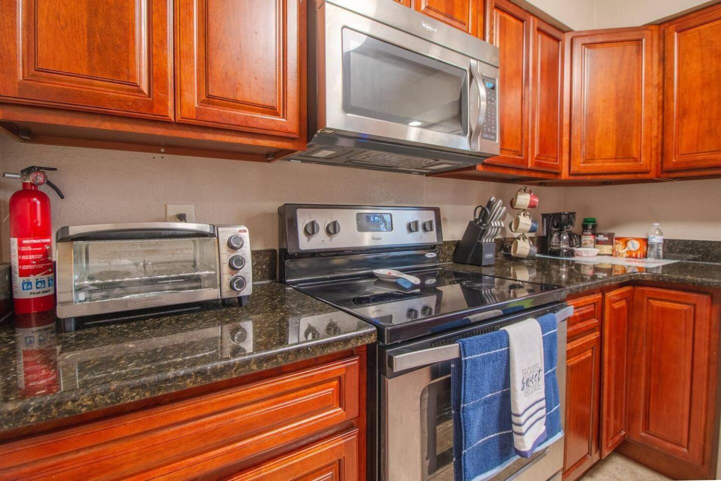 Holiday home 6Br Near Downtown Pets Ok Fast Wifi! *