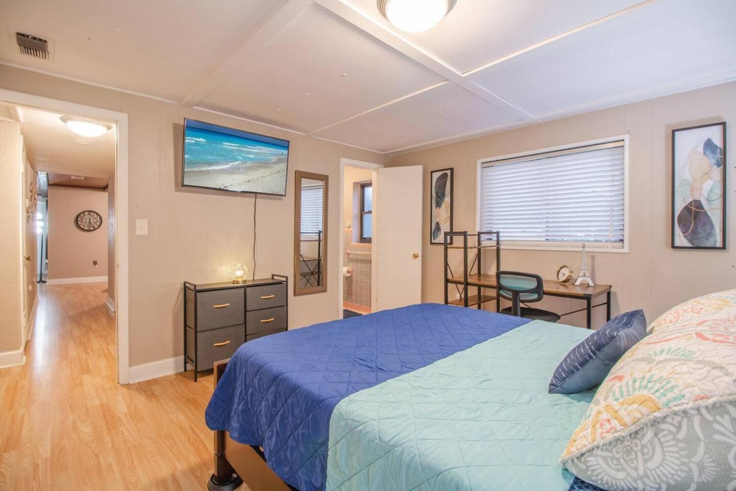 6Br Near Downtown Pets Ok Fast Wifi! Holiday home