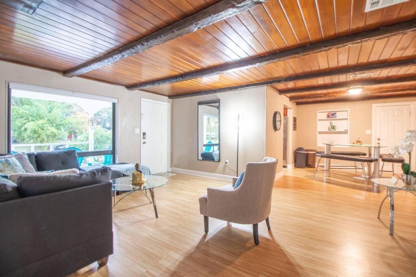 Holiday home 6Br Near Downtown Pets Ok Fast Wifi! *